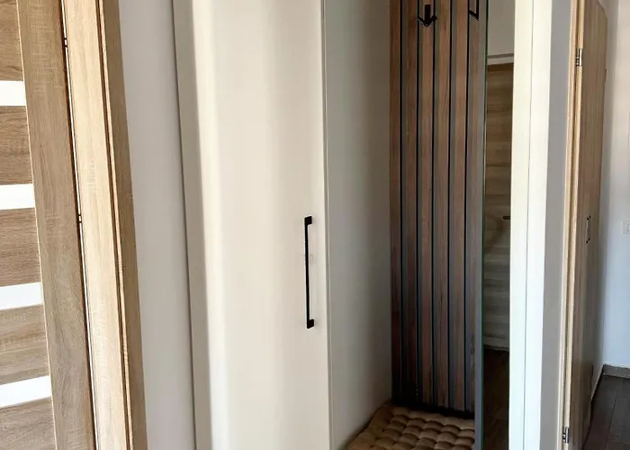 Urban Spot Coresi Apartment